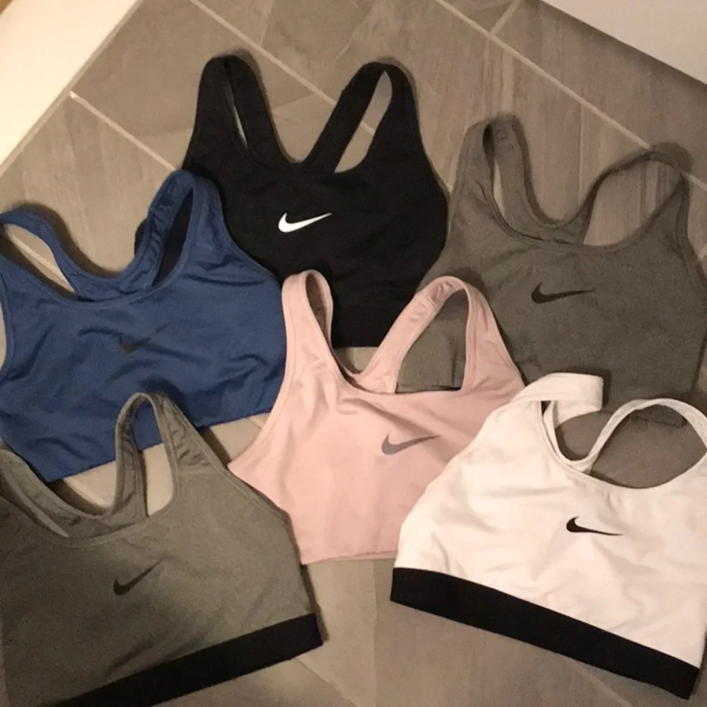 Very lightly used NIKE sports bras - Picture 1 of 6
